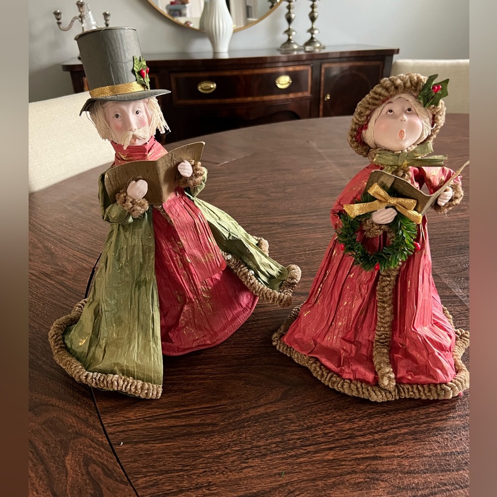 Vintage Carolers made out of paper and resin. Set of 2